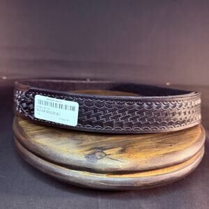 Galls Inner Belt Size Medium Buckleless Gear Black Basketweave Leather LP302